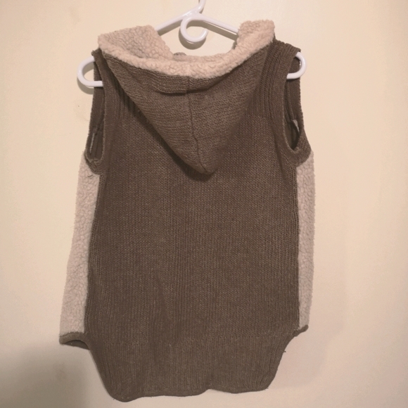Sweater vest - Picture 2 of 2